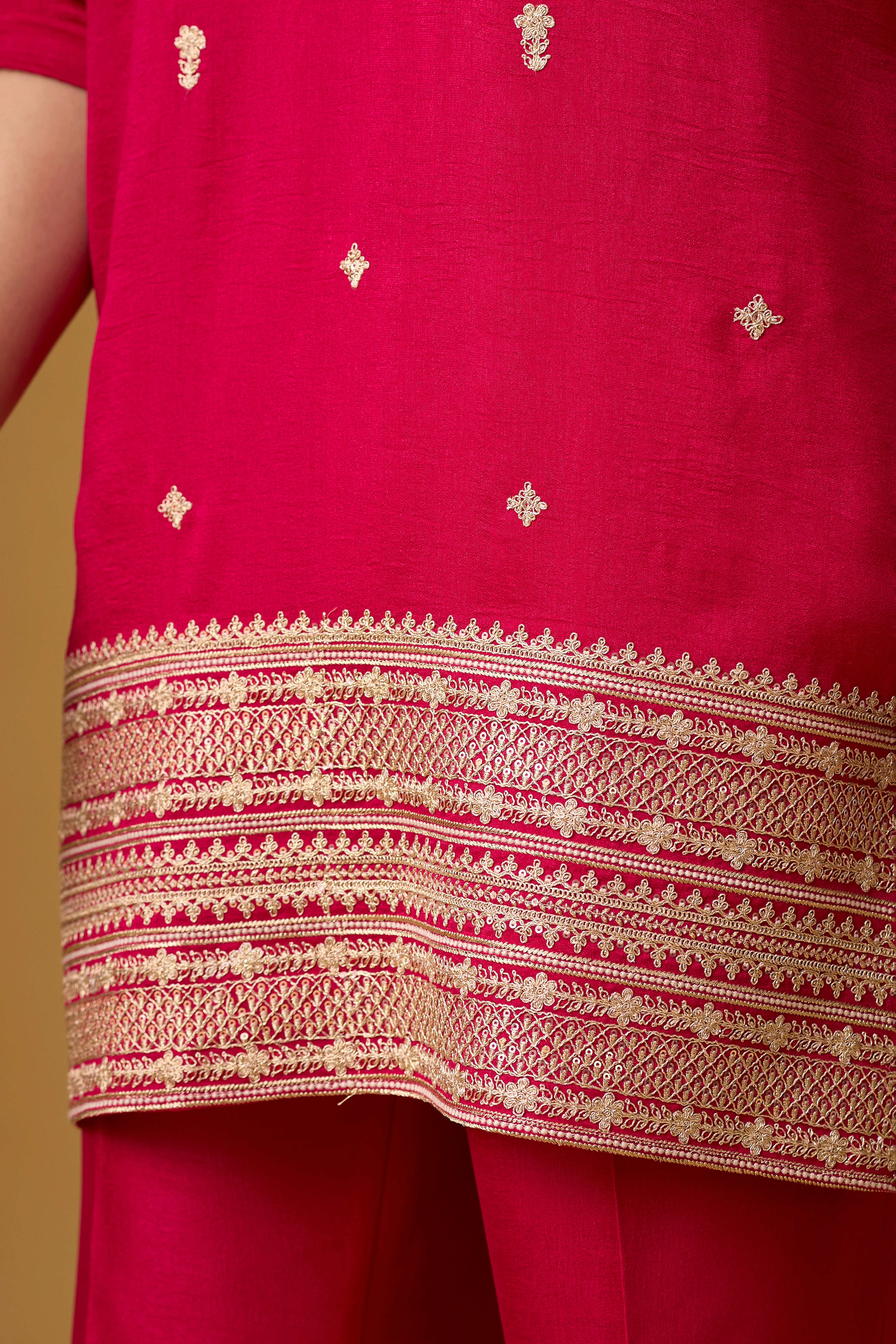 Royal Fuchsia Embroidered Kurta Set with Stole